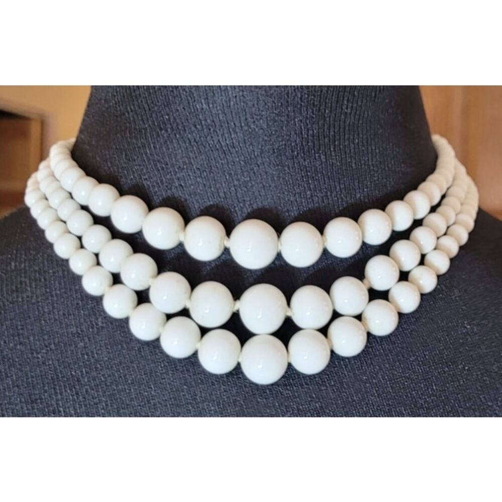 Vtg 50s 60s Milk Glass White Knotted Beads 3 Strand Choker Necklace Hook Clasp
